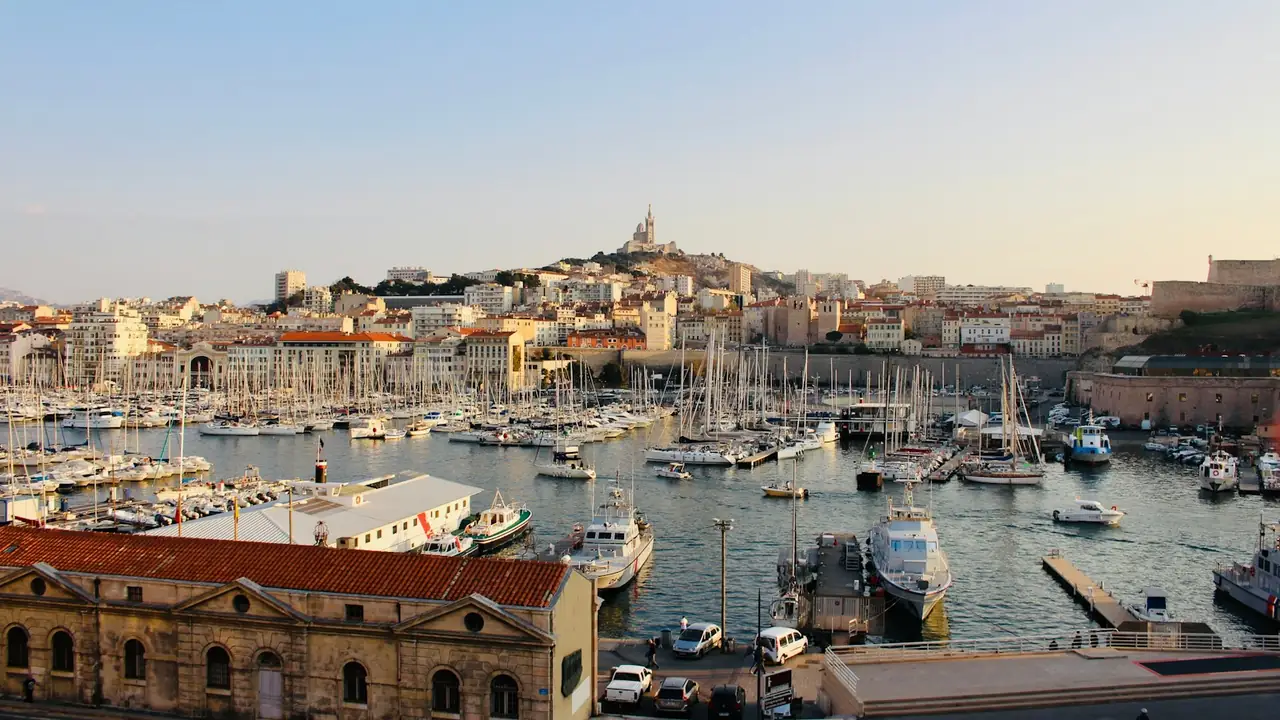 Le Vieux-Port de Marseille et Notre-Dame de la Garde
