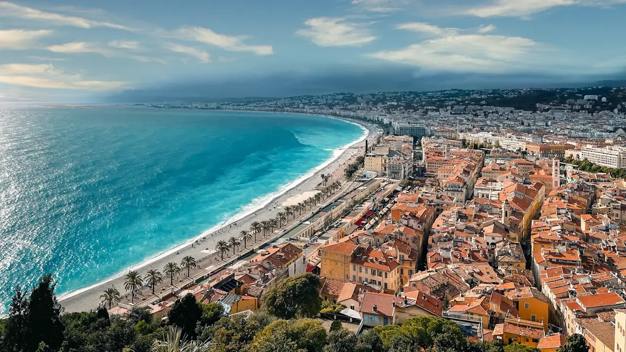 La baie des Anges et la promenade des Anglais à Nice
